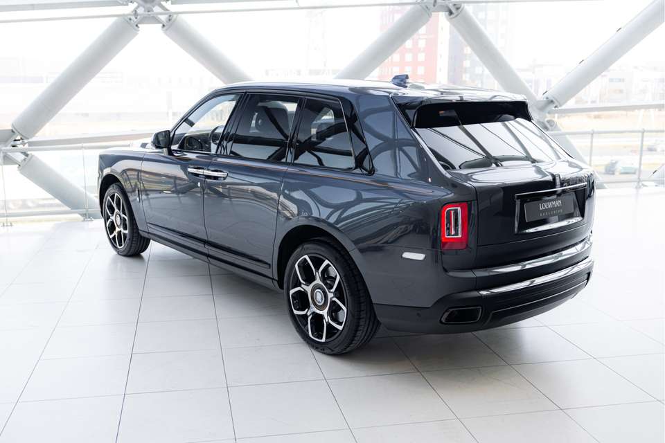 Rolls-Royce Cullinan - Imagem 2