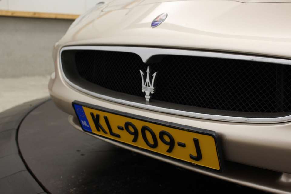 Maserati Coupe - Imagem 7