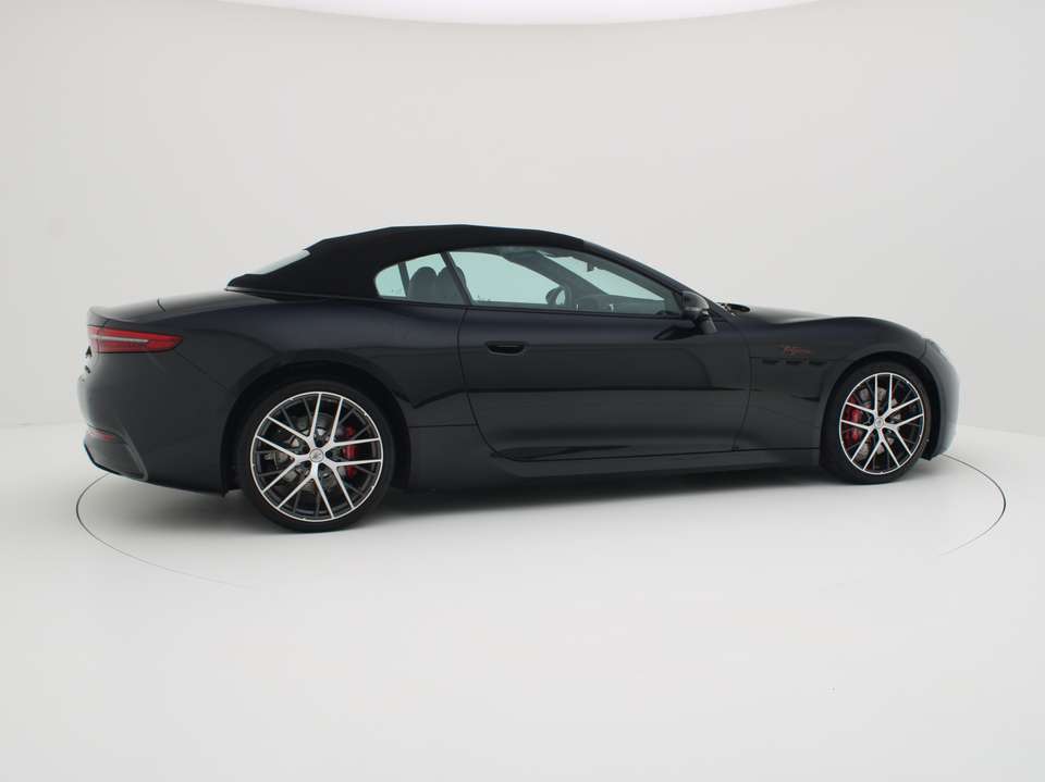 Maserati GranCabrio - Imagem 12