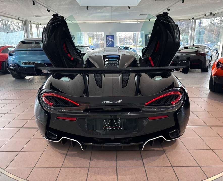 McLaren 620R - Imagem 12