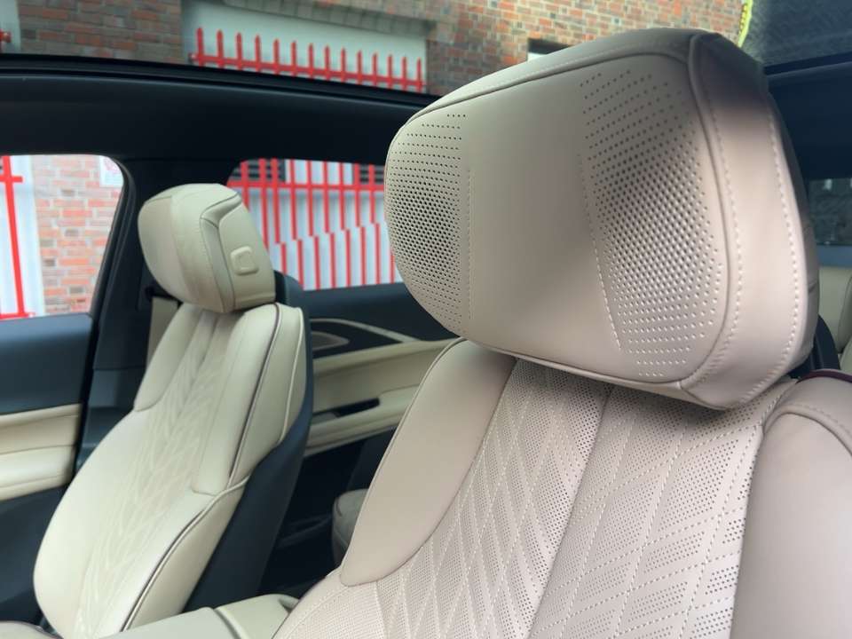 Cadillac Lyriq - Imagem 13
