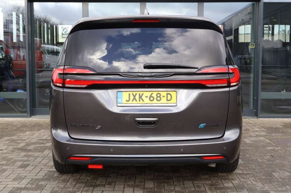 Chrysler Pacifica - Imagem 8