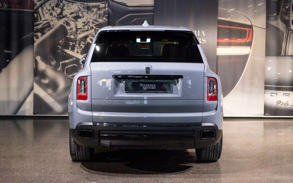 Rolls-Royce Cullinan - Imagem 8