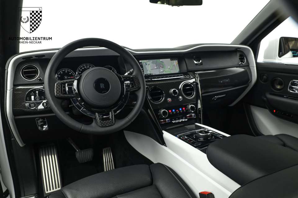 Rolls-Royce Cullinan - Imagem 12