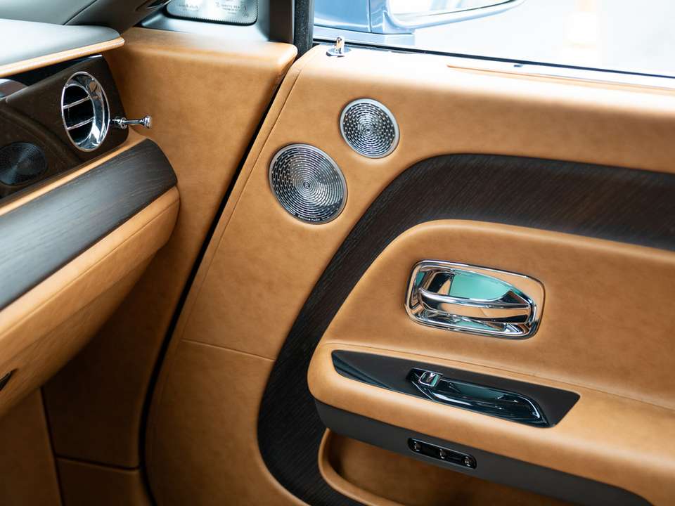 Rolls-Royce Spectre - Imagem 13