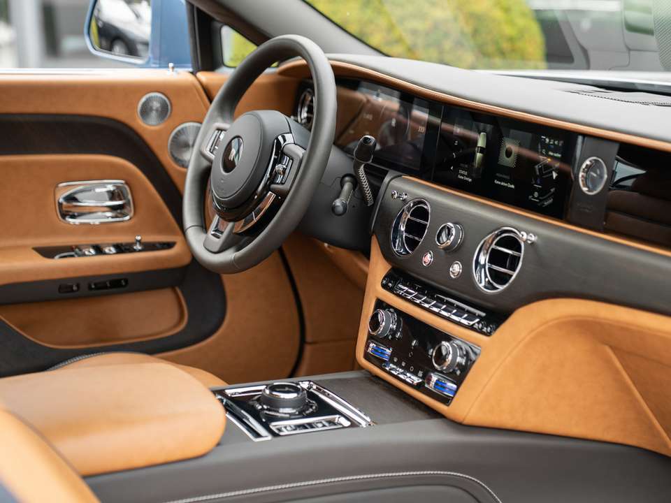 Rolls-Royce Spectre - Imagem 15