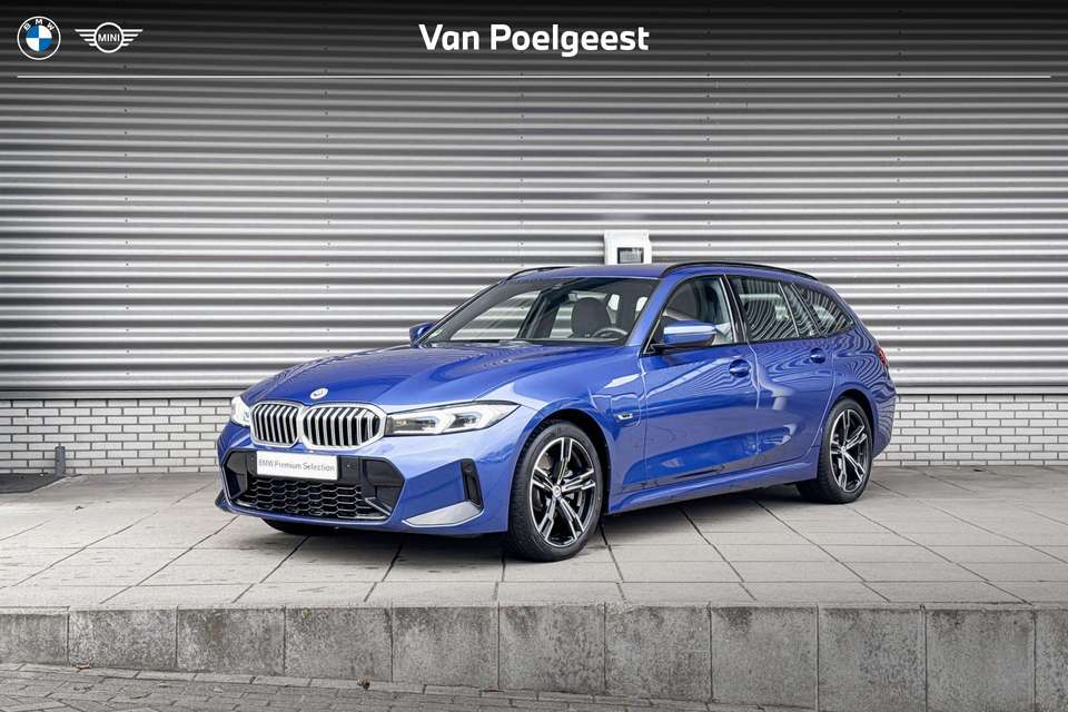 BMW 330 2023