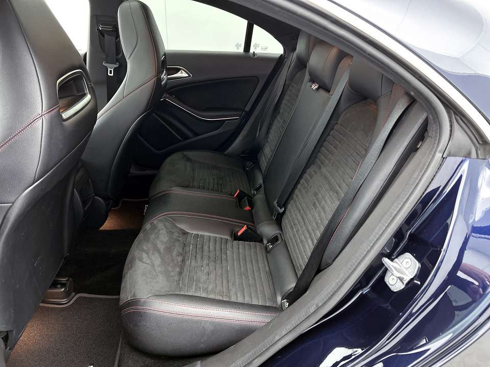 Mercedes-Benz CLA 180 - Imagem 17