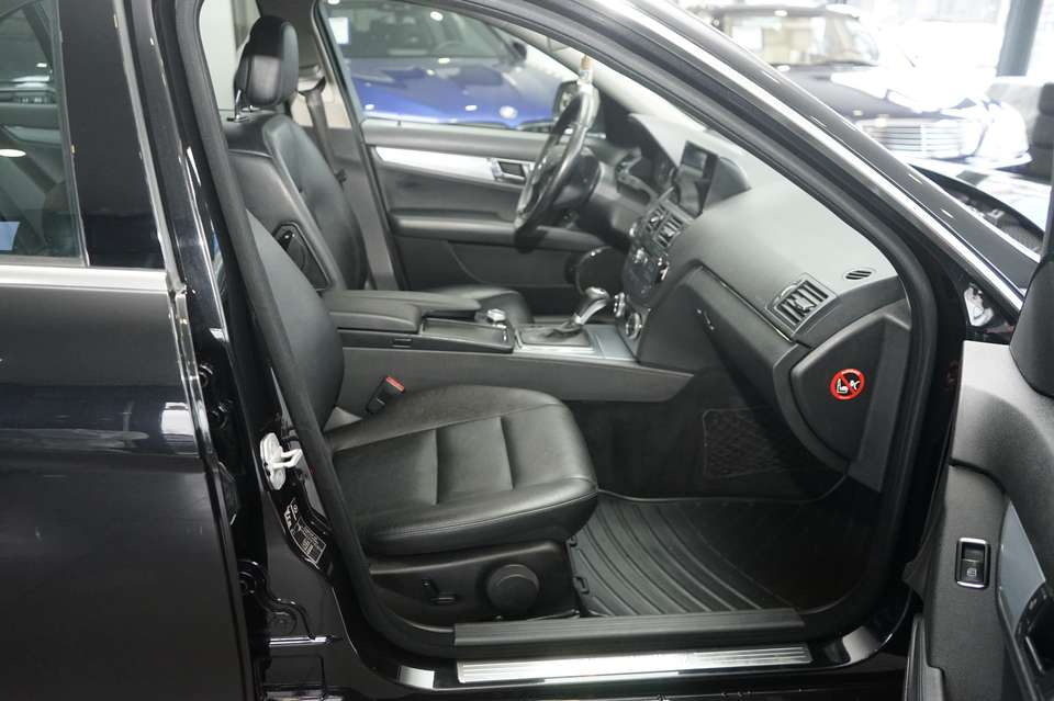 Mercedes-Benz C 320 - Imagem 8