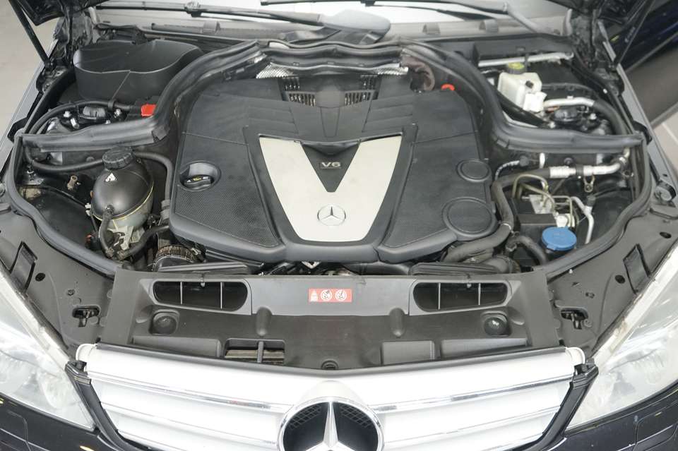 Mercedes-Benz C 320 - Imagem 14