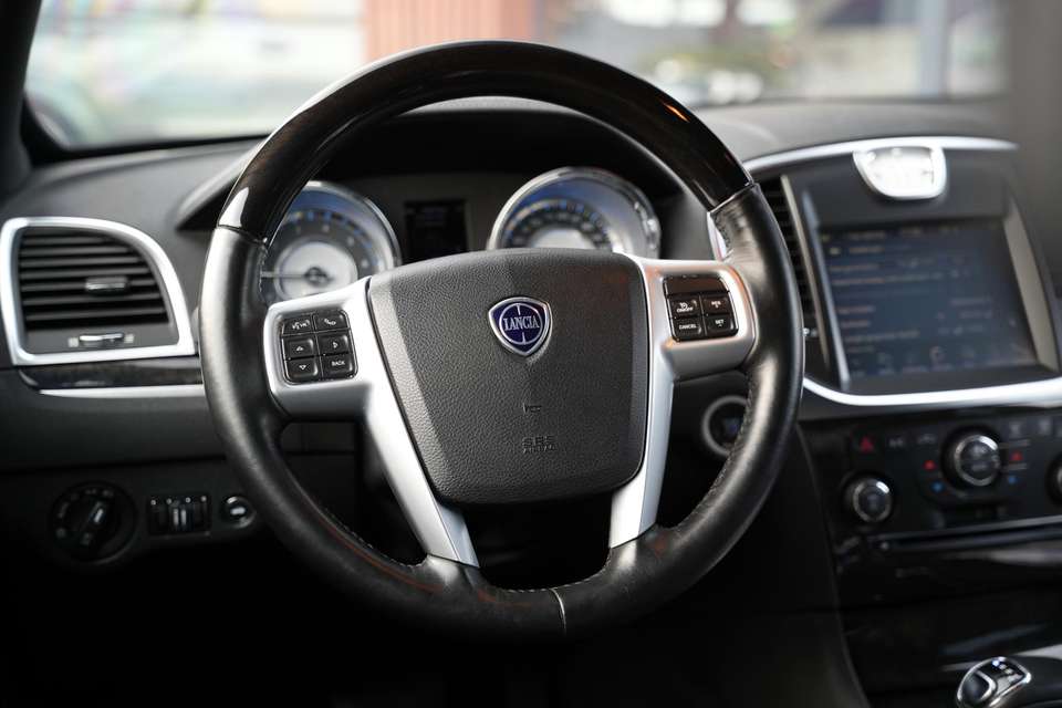 Lancia Thema - Imagem 15