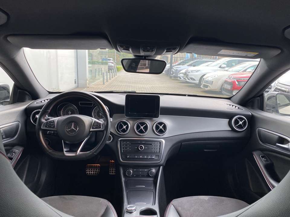 Mercedes-Benz CLA 180 - Imagem 12