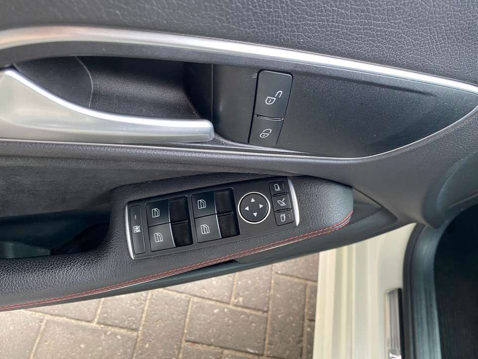 Mercedes-Benz CLA 180 - Imagem 13