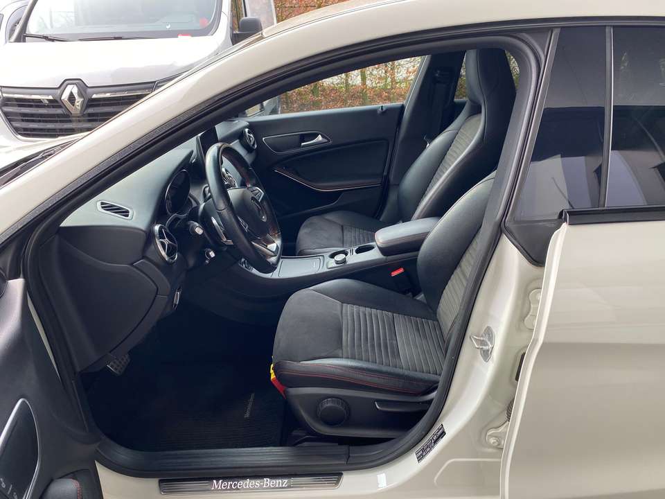 Mercedes-Benz CLA 180 - Imagem 14