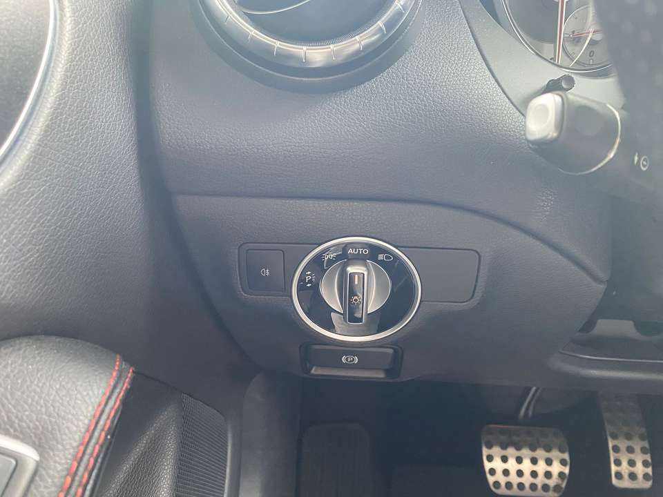 Mercedes-Benz CLA 180 - Imagem 15