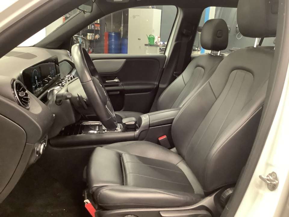 Mercedes-Benz GLB 180 - Imagem 5