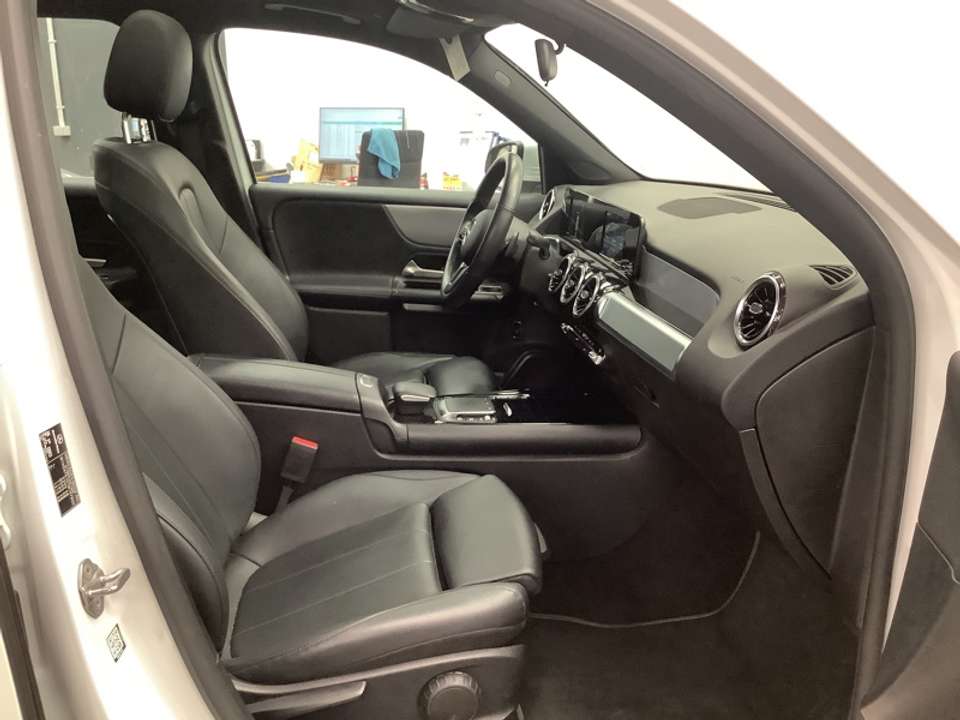 Mercedes-Benz GLB 180 - Imagem 8