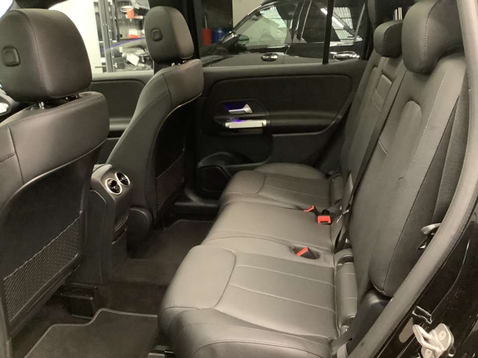 Mercedes-Benz GLB 180 - Imagem 8