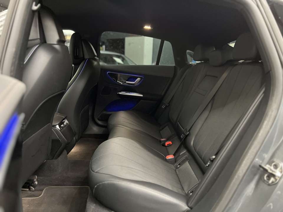 Mercedes-Benz EQE 300 - Imagem 9