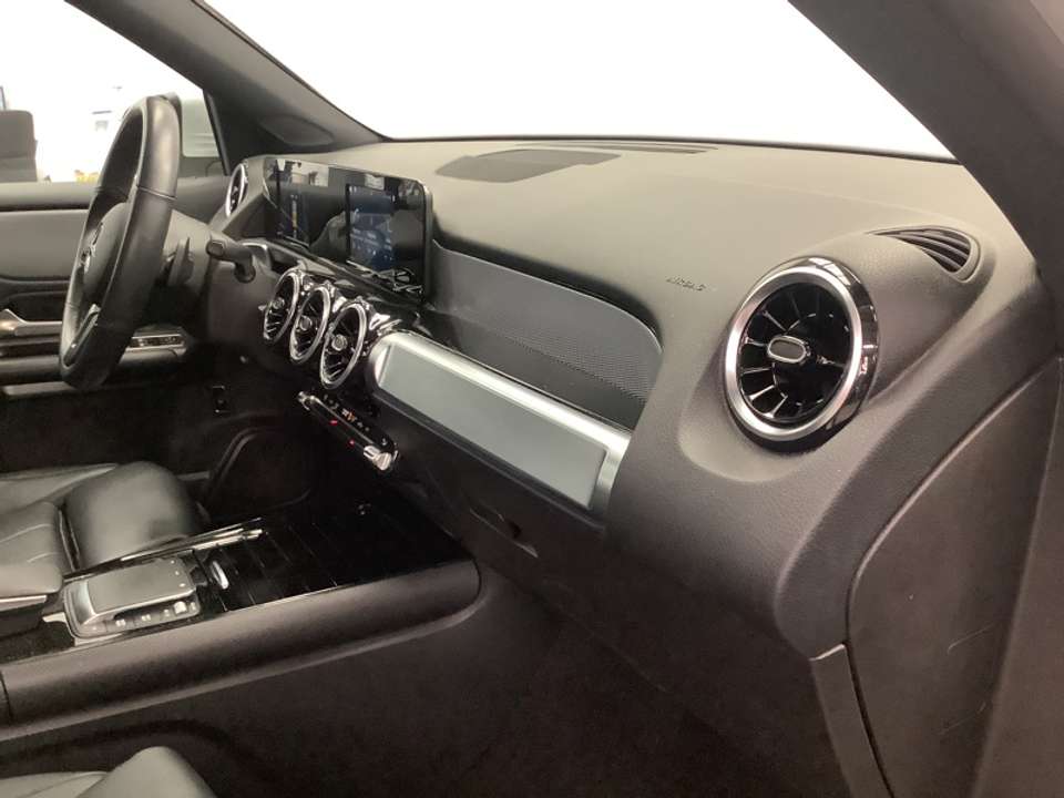 Mercedes-Benz GLB 180 - Imagem 9