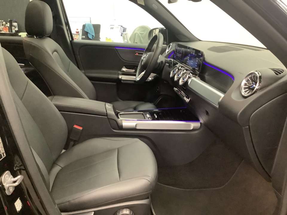 Mercedes-Benz GLB 180 - Imagem 9