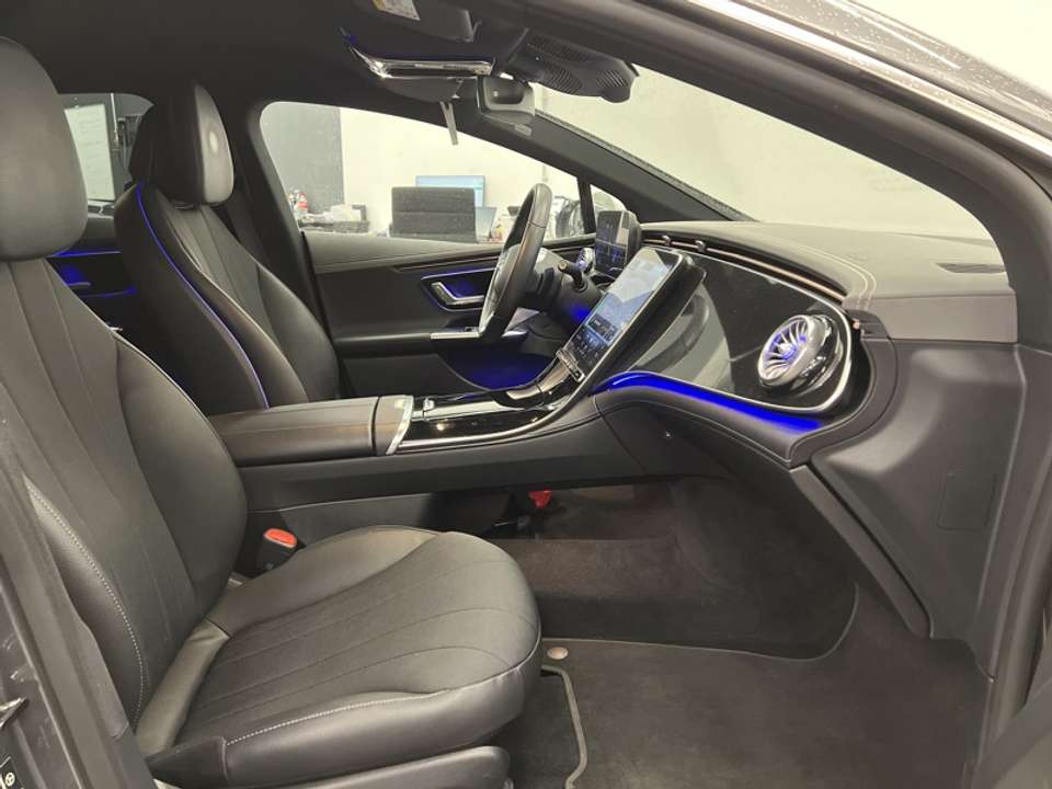 Mercedes-Benz EQE 300 - Imagem 10