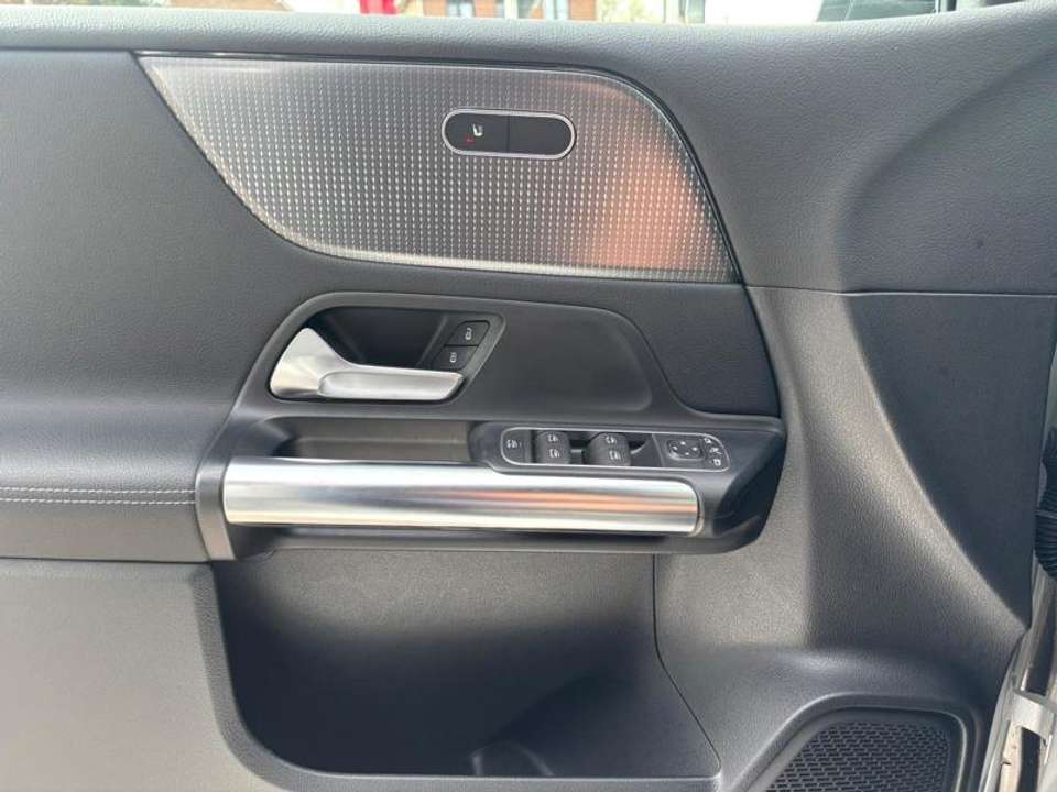 Mercedes-Benz B 180 - Imagem 11