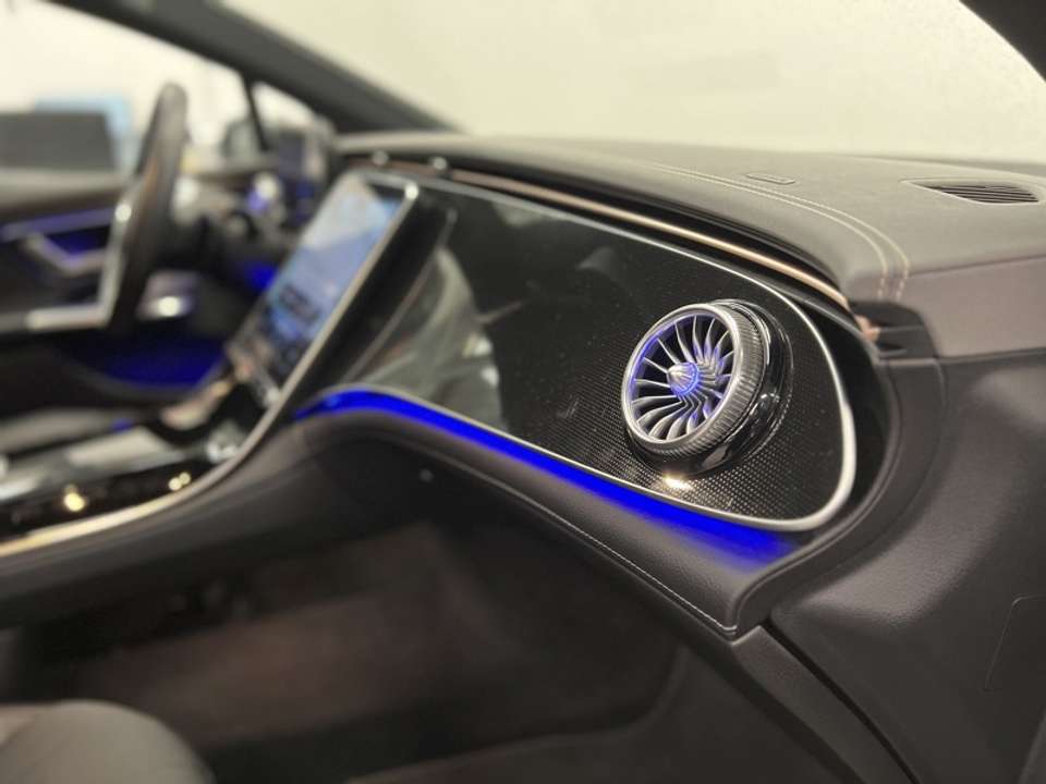 Mercedes-Benz EQE 300 - Imagem 11