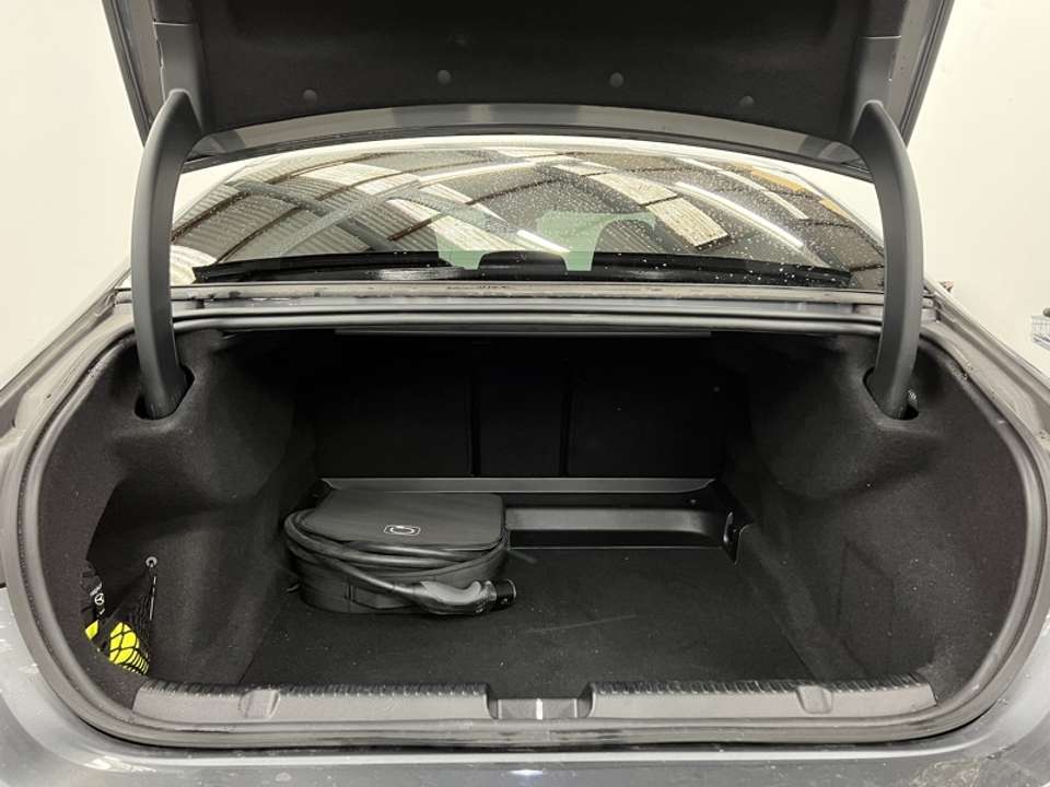 Mercedes-Benz EQE 300 - Imagem 12