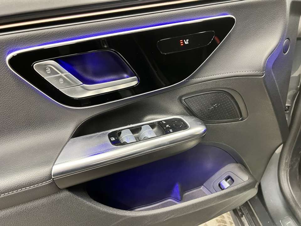 Mercedes-Benz EQE 300 - Imagem 13