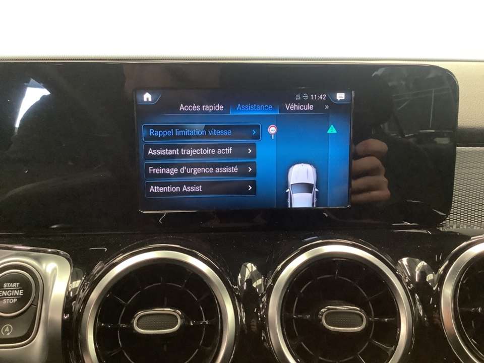 Mercedes-Benz GLB 180 - Imagem 14