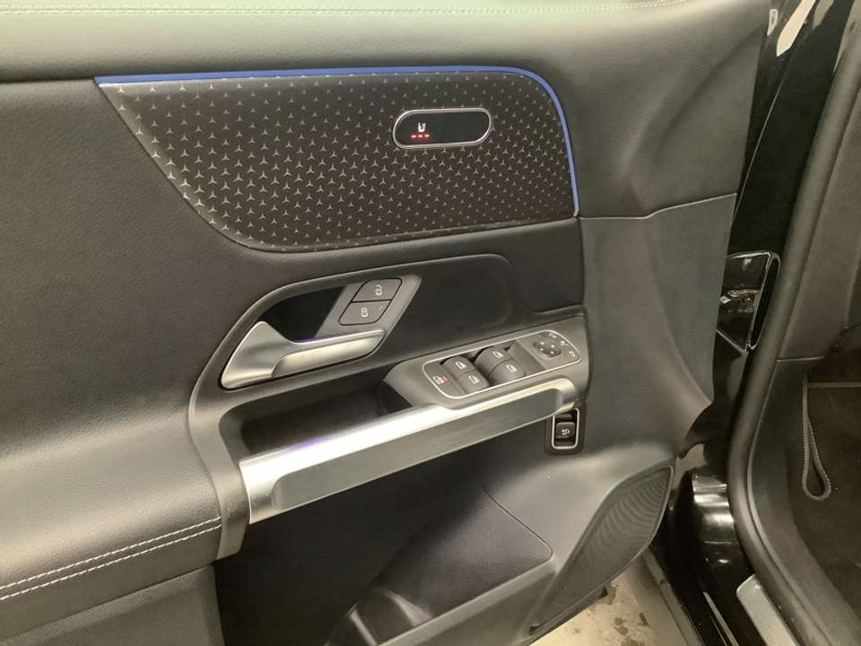 Mercedes-Benz GLB 180 - Imagem 14