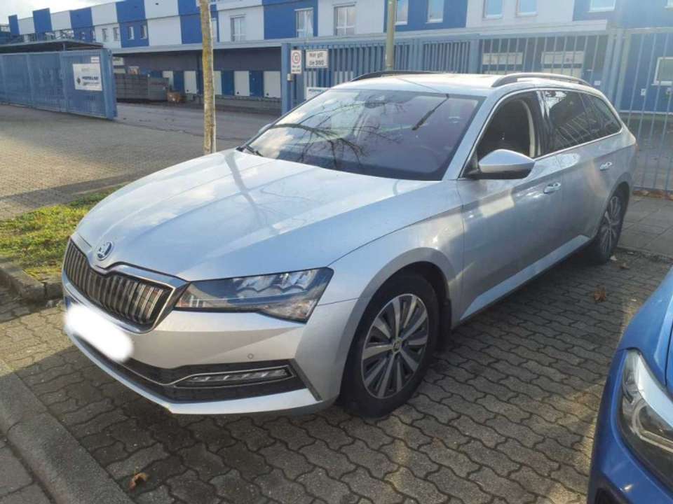Skoda Superb - Imagem 1
