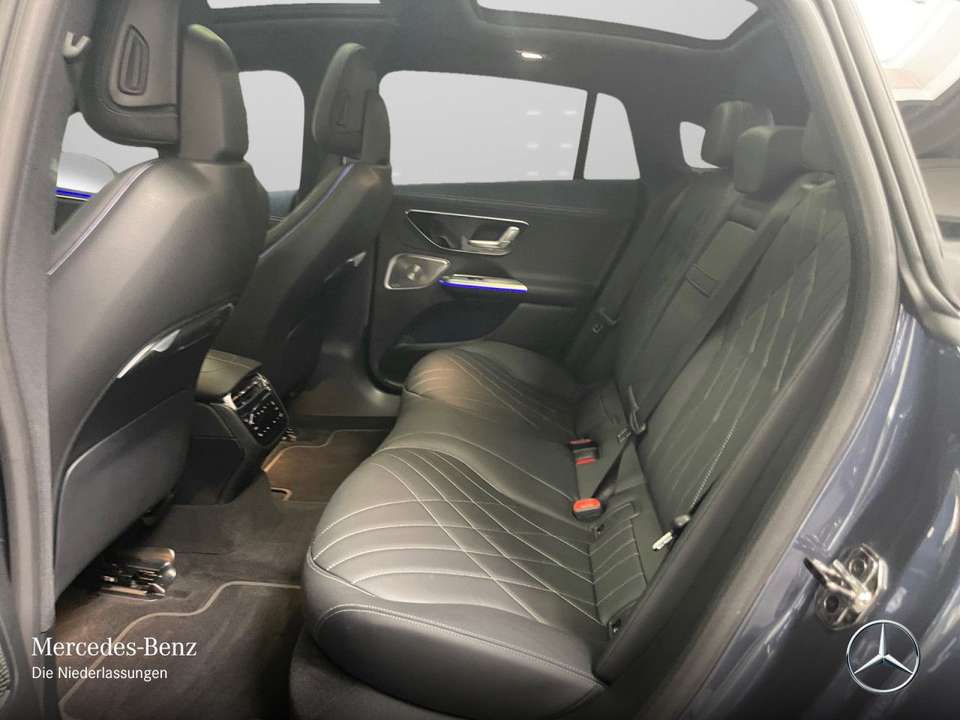 Mercedes-Benz EQE 300 - Imagem 12