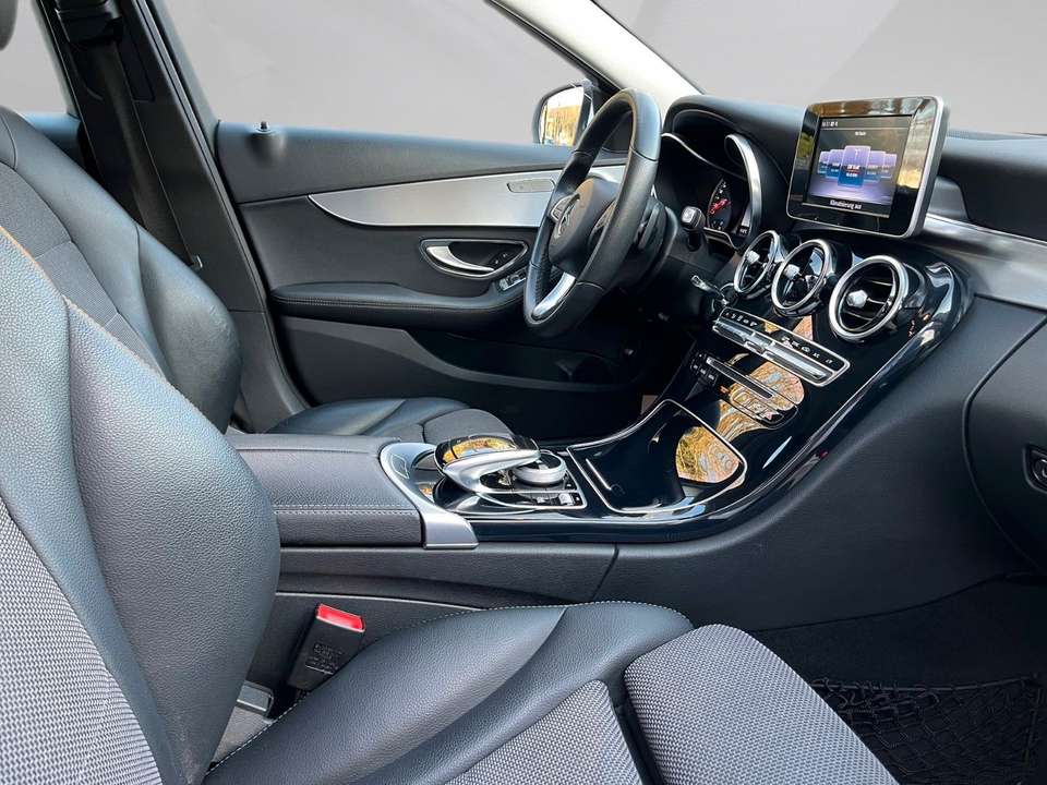 Mercedes-Benz C 180 - Imagem 14