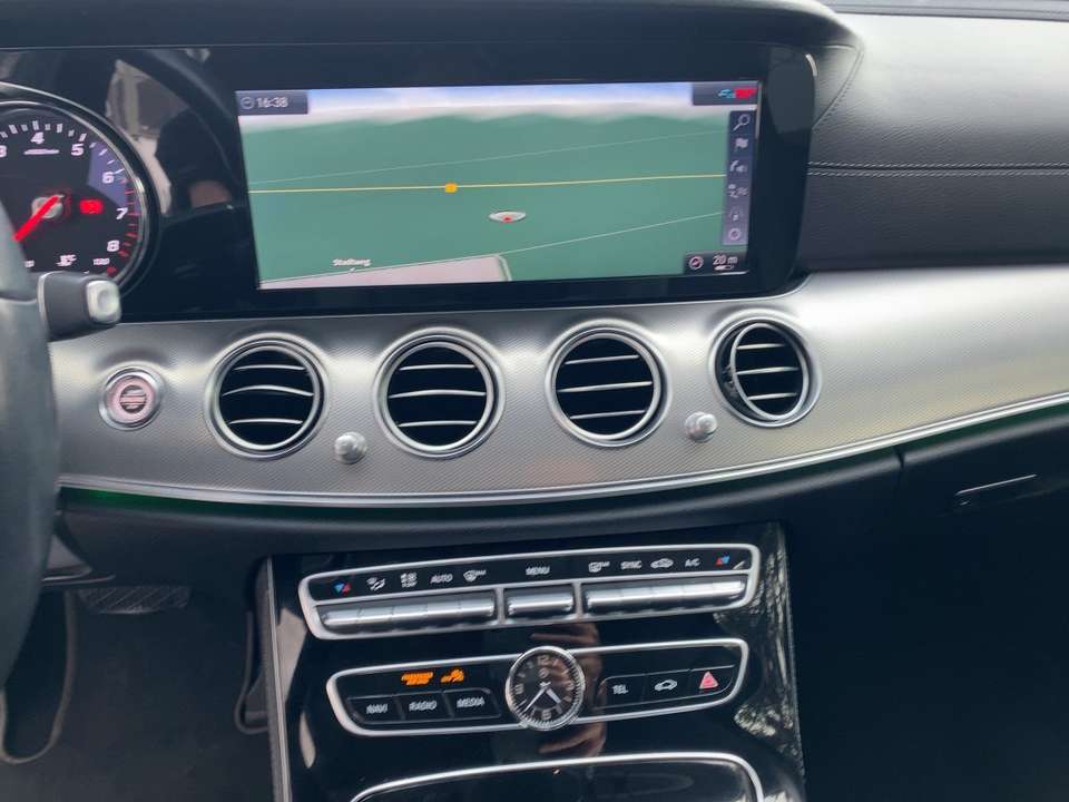 Mercedes-Benz E 200 - Imagem 12