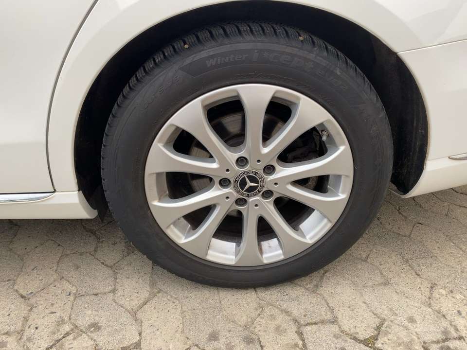 Mercedes-Benz E 200 - Imagem 13