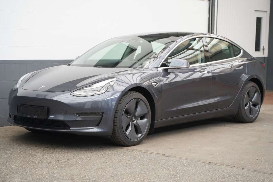 Tesla Model 3 - Imagem 1