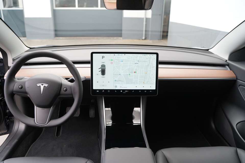 Tesla Model 3 - Imagem 8