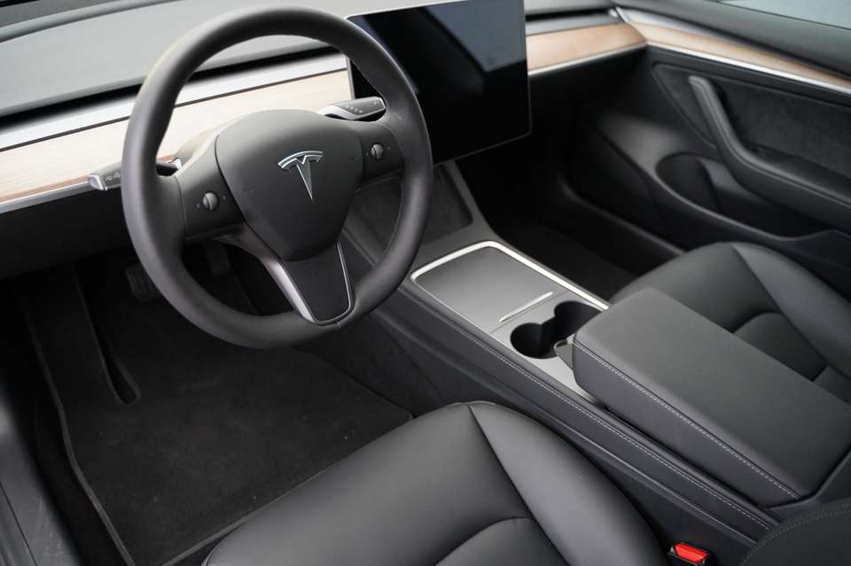 Tesla Model 3 - Imagem 8
