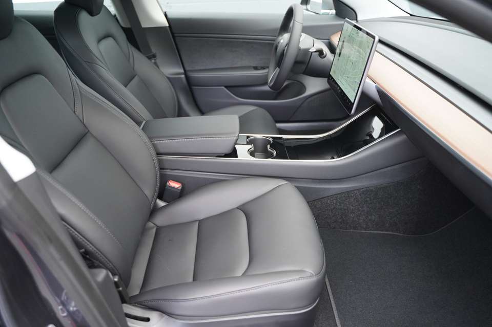 Tesla Model 3 - Imagem 15