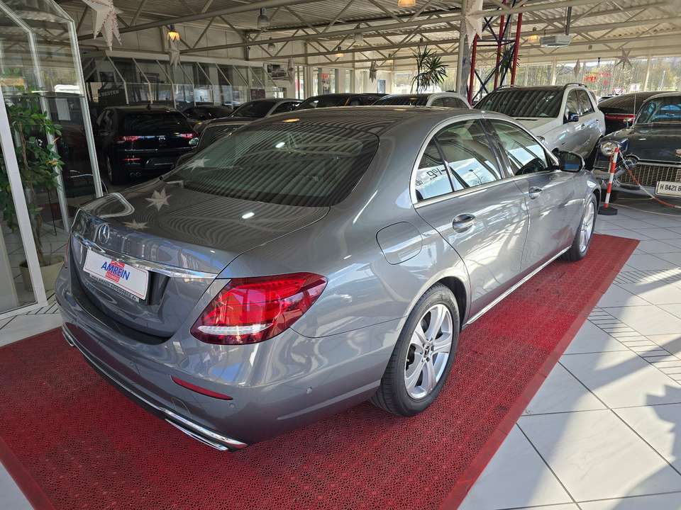 Mercedes-Benz E 220 - Imagem 5