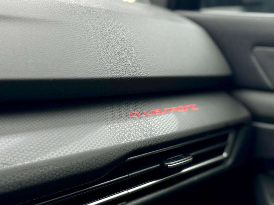 Volkswagen Golf GTI - Imagem 14