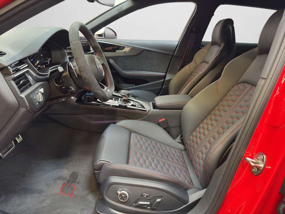 Audi RS4 - Imagem 12