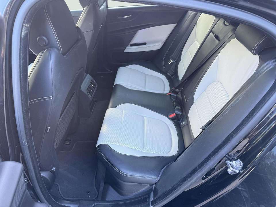 Jaguar XE - Imagem 13