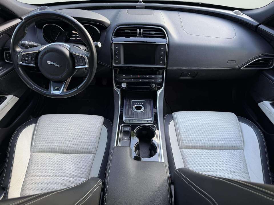 Jaguar XE - Imagem 14