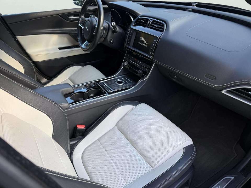 Jaguar XE - Imagem 15