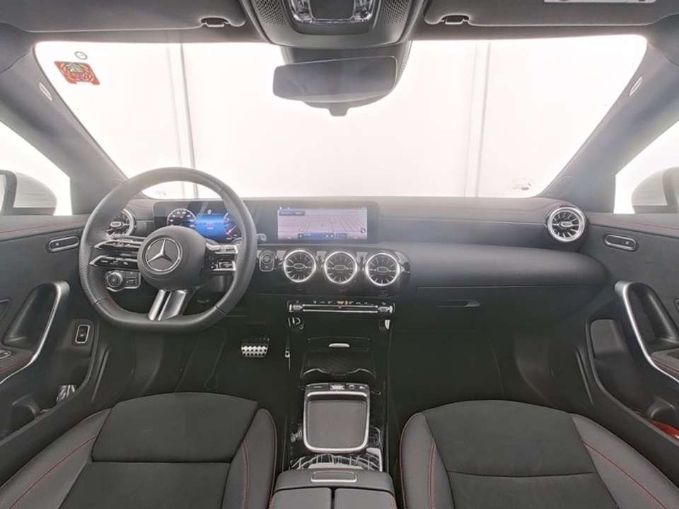 Mercedes-Benz CLA 180 - Imagem 6