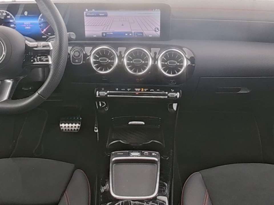 Mercedes-Benz CLA 180 - Imagem 9