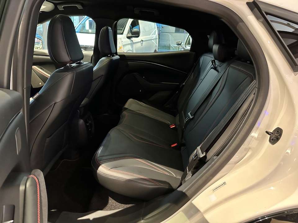 Ford Mustang Mach-E - Imagem 12